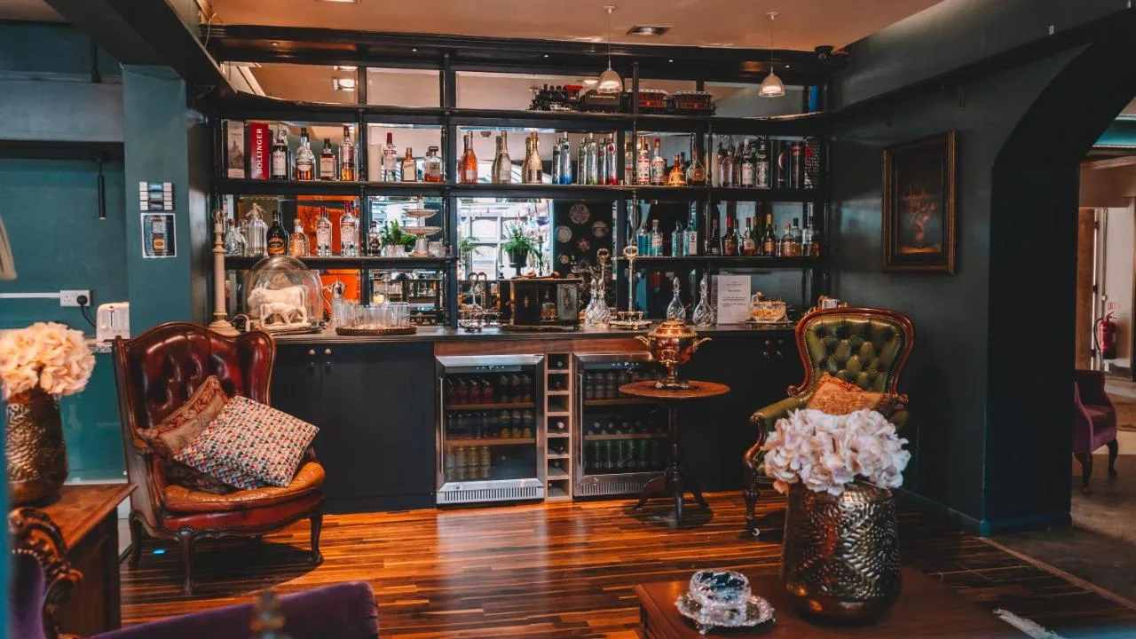 A bar with two chairs and a counter at The Galaxie in Oxford